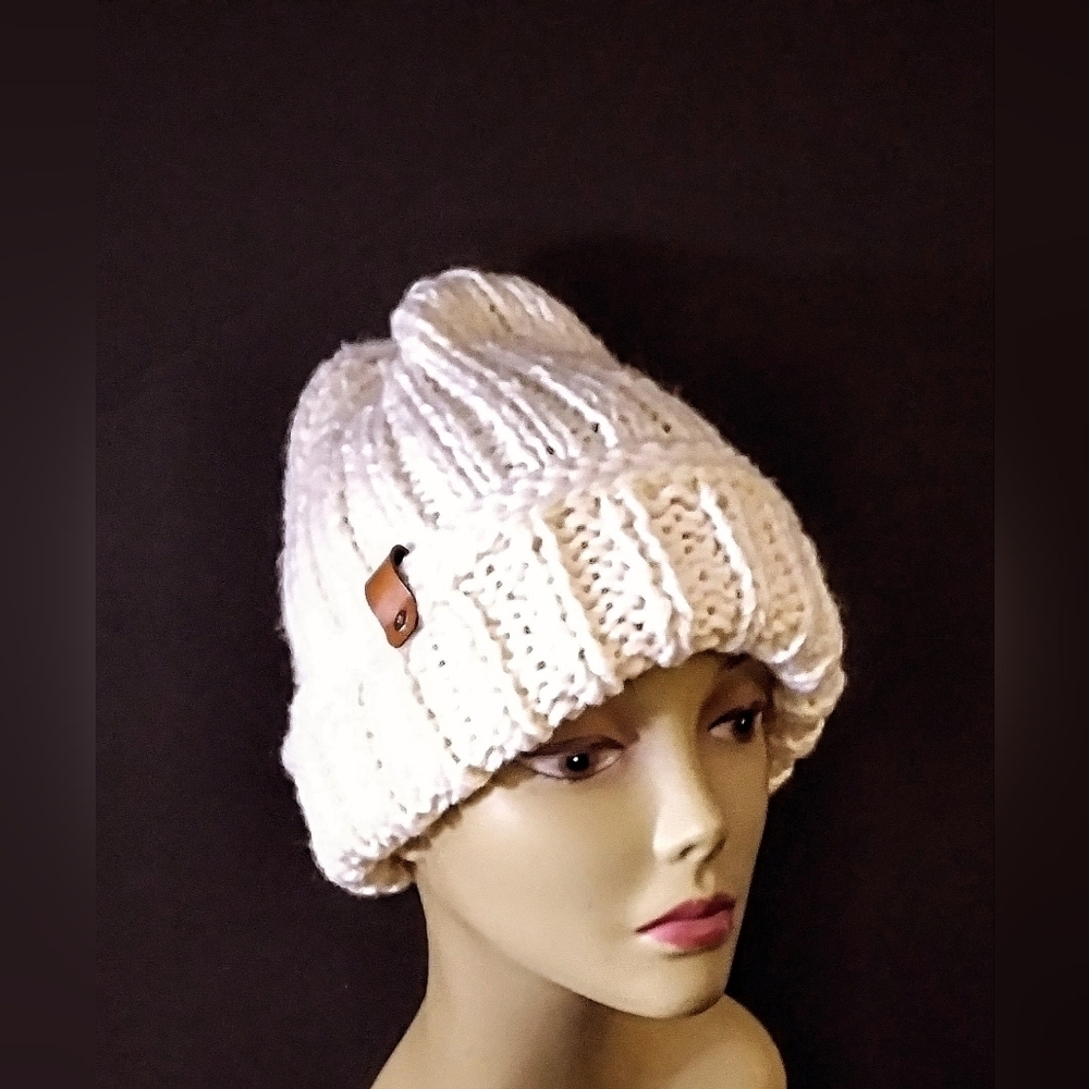 NWT Vibrant Handknitted Beanie With Faux Leather Tag. - Picture 10 of 10
